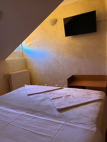 Фото номера Бюджетный двухместный номер с 1 кроватью Отель KM 80 Restaurant &amp; Hotel г. Mavrodolu 5
